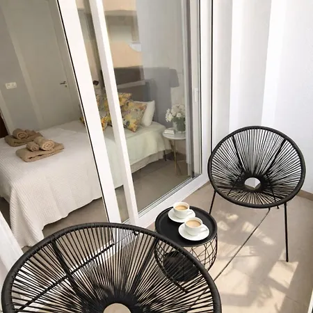 Sunny Coast Apt. 3br, 2baths, Ac & Heated Pool *