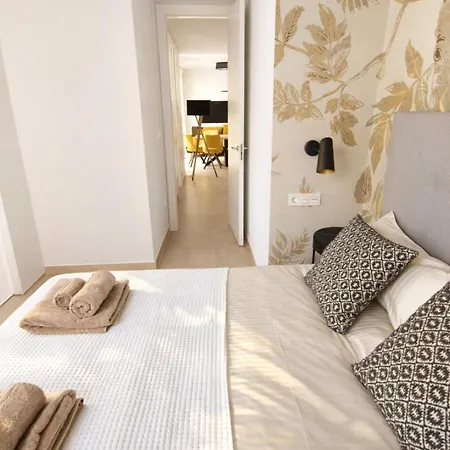 Sunny Coast Apt. 3br, 2baths, Ac & Heated Pool Lejlighed