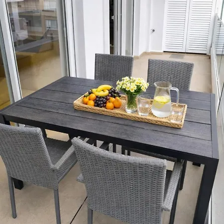 Sunny Coast Apt. 3br, 2baths, Ac & Heated Pool *