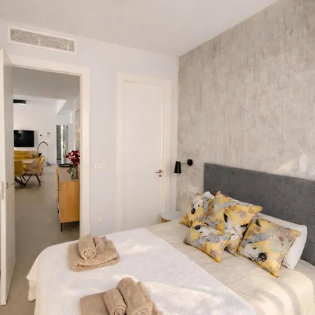 Sunny Coast Apt. 3br, 2baths, Ac & Heated Pool Lejlighed *