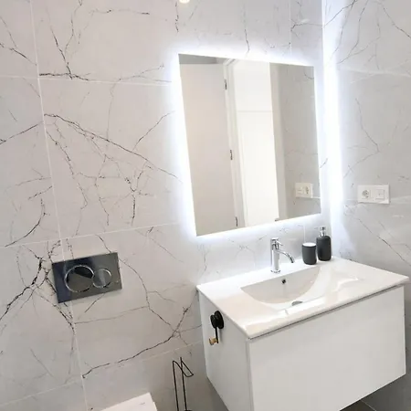 Sunny Coast Apt. 3br, 2baths, Ac & Heated Pool *