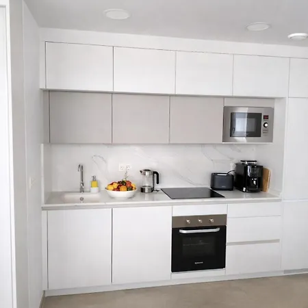 Sunny Coast Apt. 3br, 2baths, Ac & Heated Pool Lejlighed