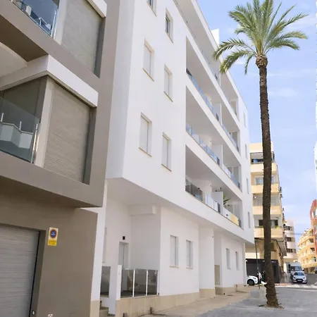Sunny Coast Apt. 3br, 2baths, Ac & Heated Pool