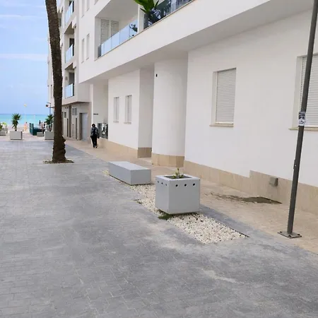 Sunny Coast Apt. 3br, 2baths, Ac & Heated Pool